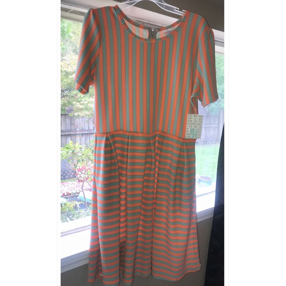 LuLaRoe Dresses & Skirts - NWT LulaRoe Amelia Dress XXL